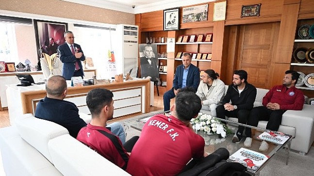Şampiyon, Kemer 2020 Futbol Kulübü'nden Başkan Topaloğlu'na ziyaret