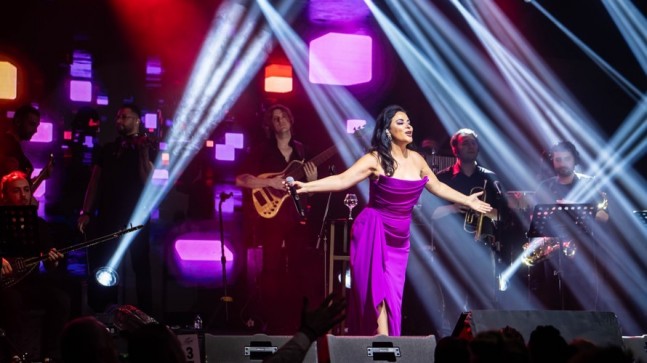 Türk halk müziğinin güçlü ismi Zara Ramazan Bayram’ının 2. Gününde Kıbrıs,ta bulunan Concorde Tower otel’de sahne aldı.