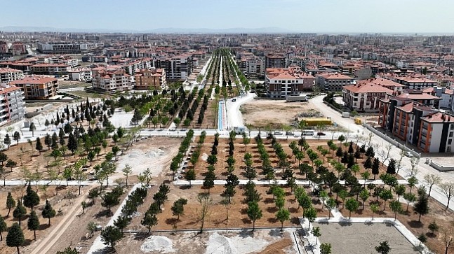 Şehri imar ederken yeşil dokuyu da ihmal etmeyen Selçuklu Belediyesi Selahaddin Eyyubi Mahallesi’nde yapımına devam ettiği Yelda Parkı’nda çalışmaları son hızla devam ettiriyor