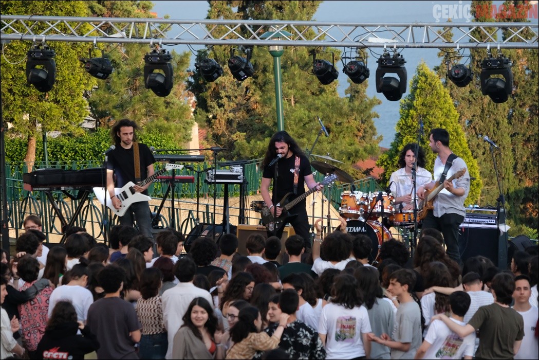 TEVİTÖL ÖĞRENCİLERİ, İNANÇ MÜZİK FESTİVALİ’NDE  FLÖRT GRUBUNUN KONSERİYLE YILIN YORGUNLUĞUNU ATTILAR!