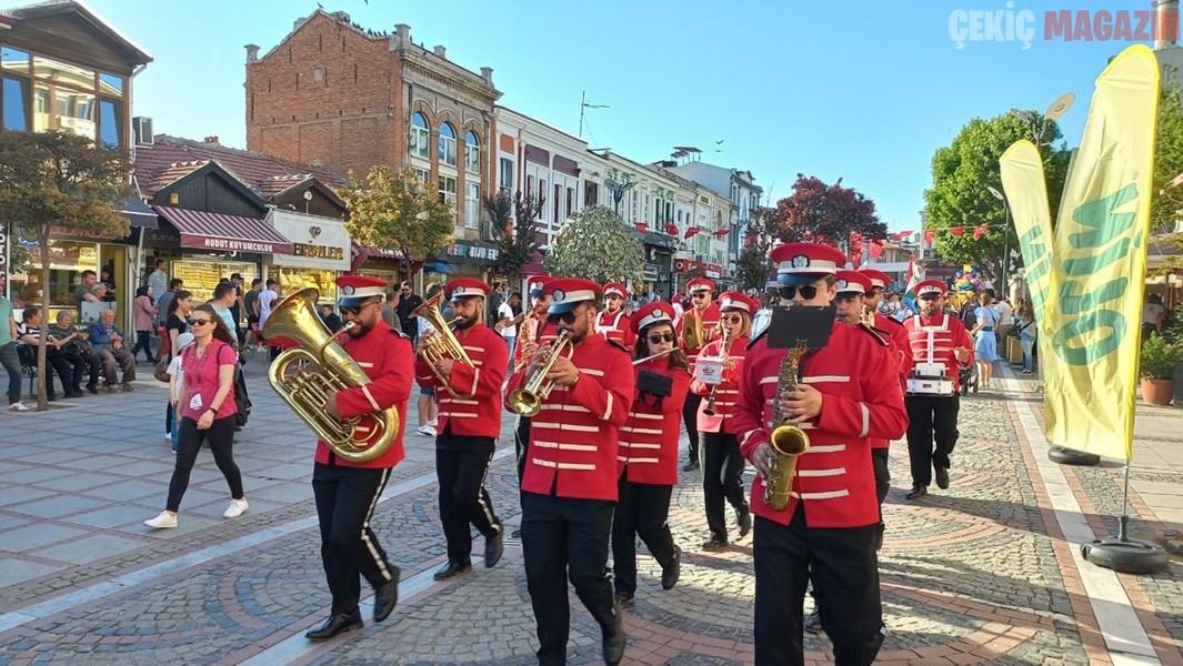 PİŞMANİYE SEVERLERİN DİKKATİNE!  12.ULUSLARARASI İZMİT PİŞMANİYE, MÜZİK ve DANS FESTİVALİ,  25-27 AĞUSTOS’TA   İZMİT BELEDİYESİ EV SAHİPLİĞİNDE  GERÇEKLEŞİYOR!