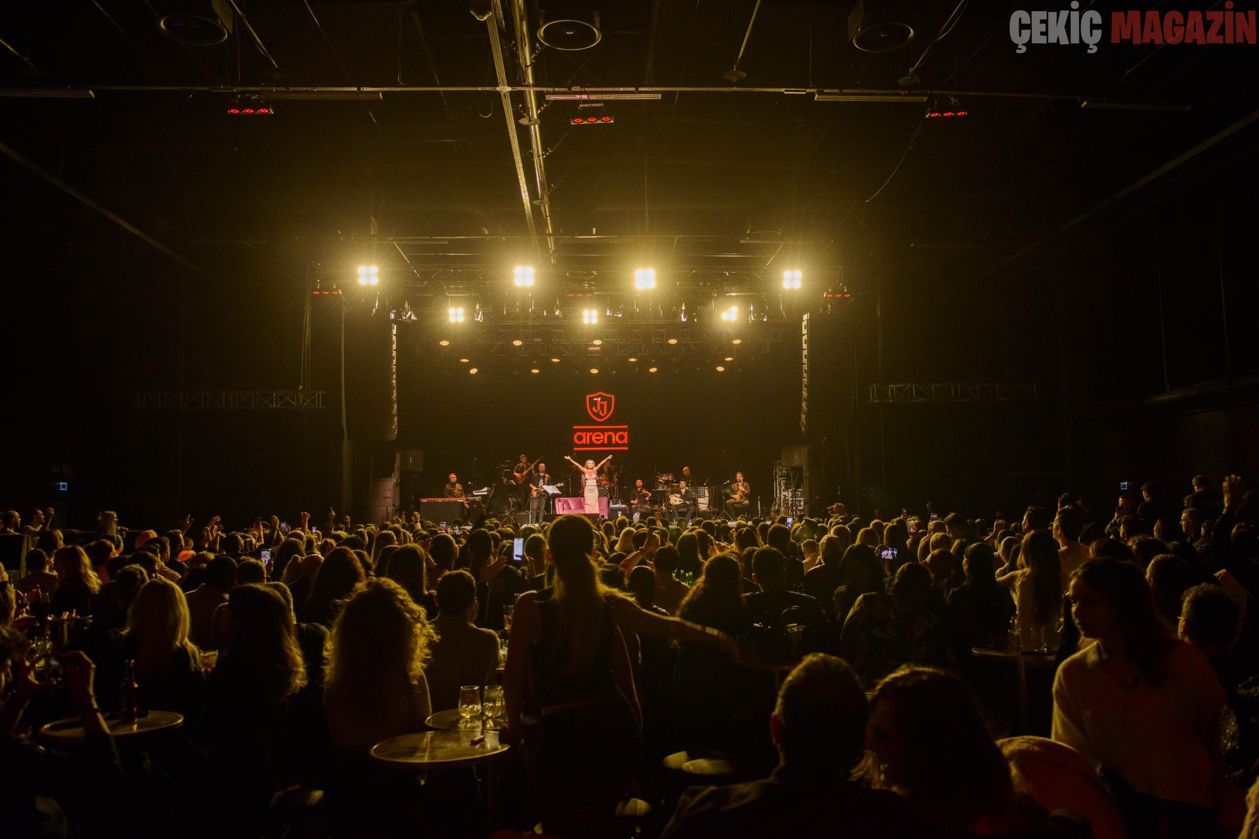 JOLLY JOKER ARENA’DA YILDIZ TİLBE İZDİHAMI: KAPILARI KAPATTILAR!