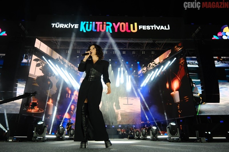 200 BİN KİŞİLİK KONSER