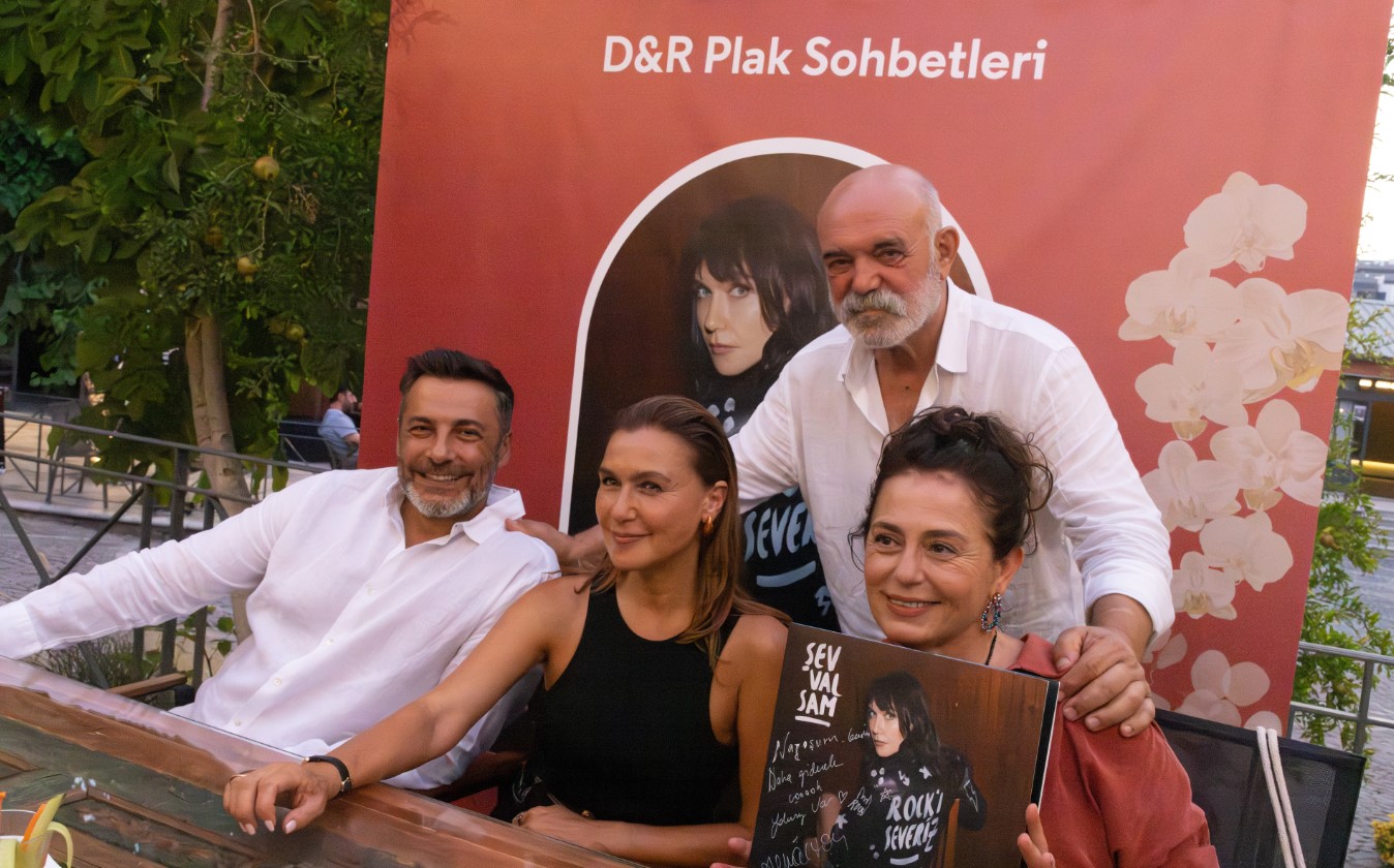 Şevval Sam D&R Turnesinde  Urlalılara da “Rock’ı Sevdirdi”