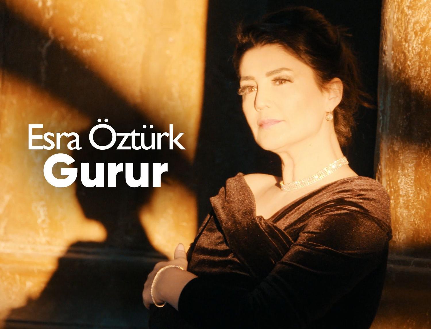 Esra Öztürk: “Müzik Dünyasında Kendi Kurallarımla İlerliyorum”