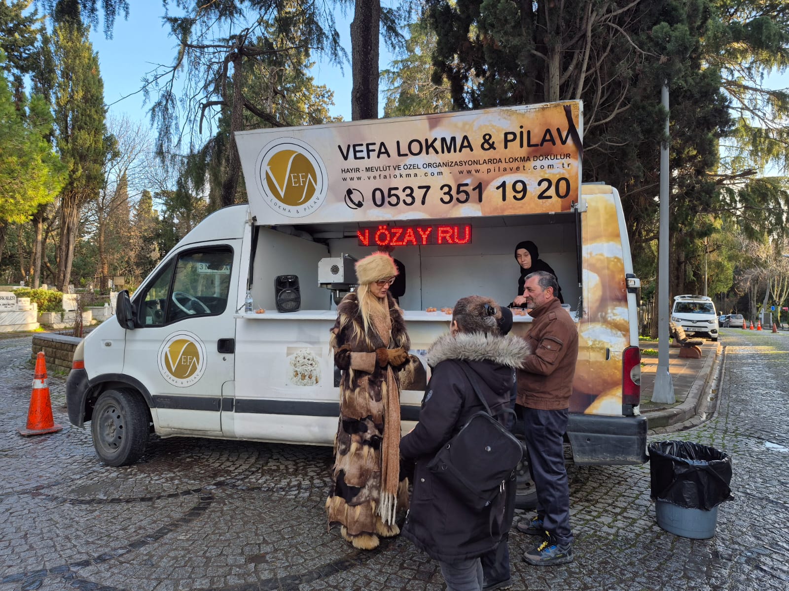 Tuğba Özay, Babasının Anısını Dualarla Yâd Etti